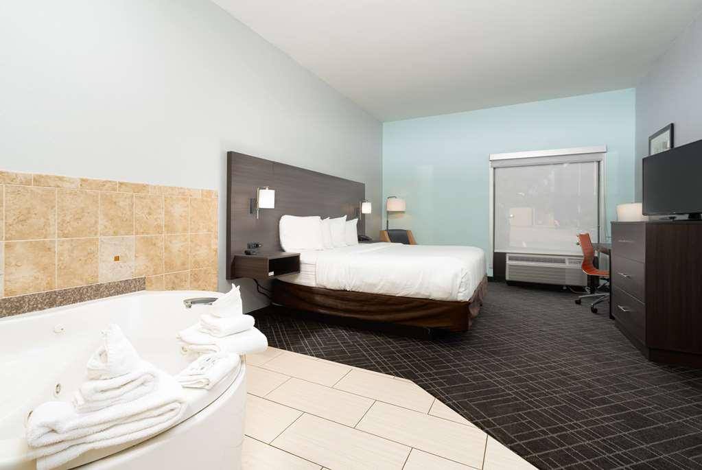 Baymont By Wyndham Augusta Riverwatch Room photo